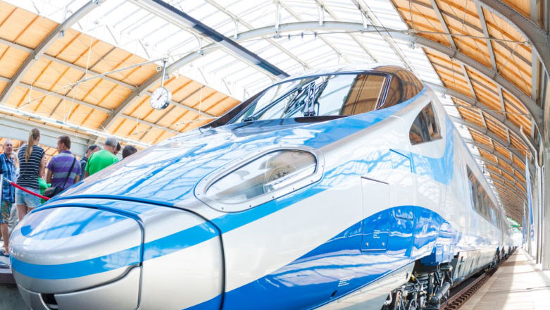 Rynek Kolejowy: PKP Intercity uderza o dno. Co trzeci pociąg opóźniony