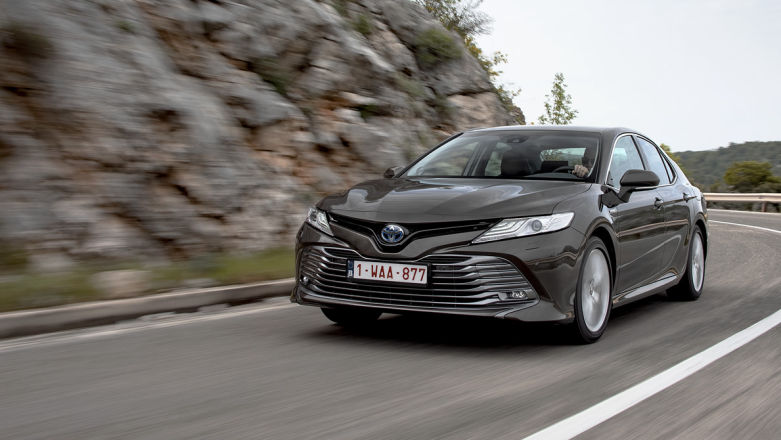Toyota Camry 2.5 l Hybrid: rywal dla Skody Superb – jazda próbna