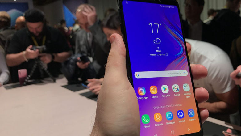 "Nieusuwalny Facebook" na telefonach Samsung. Jak jest naprawdę?