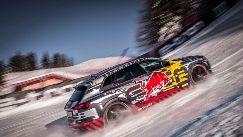 Audi e-tron, 500 KM, 8920 Nm i stok narciarski o nachyleniu 85%