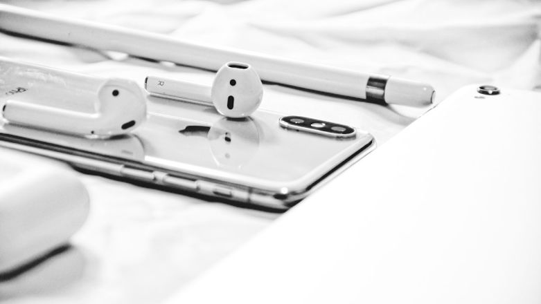 Porównanie starych i nowych słuchawek Apple AirPods. Co się zmieniło?