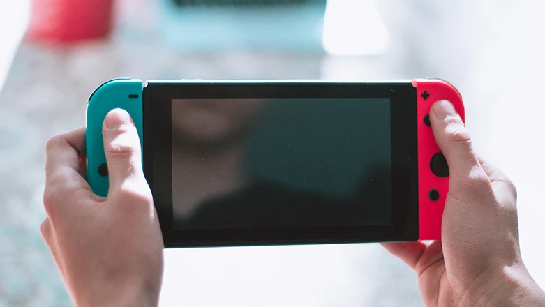 iOS 16 z solidnym wsparciem kontrolerów Nintendo. Lepiej późno, niż wcale