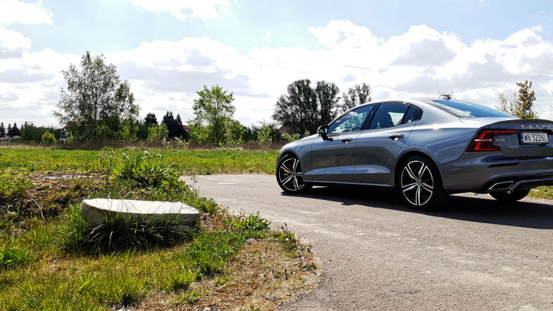 Volvo S60: bez diesla, z Ameryki, sportowe. Pierwsza jazda próbna