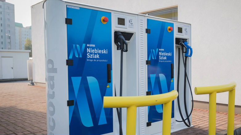 Koniec darmowego ładowania na Niebieskim szlaku Lotosu, za to kawa będzie tańsza