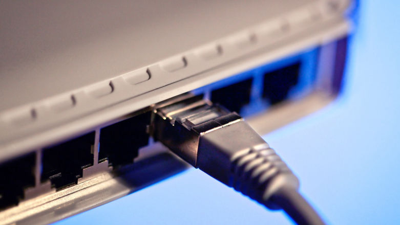 Jaki jest koszt dostępu do internetu stacjonarnego u 7 największych operatorów w Polsce?