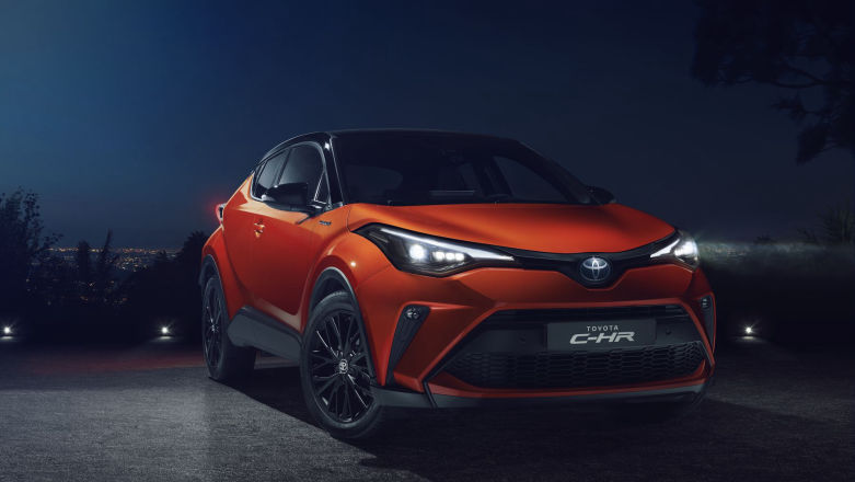 Toyota C-HR po liftingu z mocną hybrydą, Apple Car Play i Android Auto