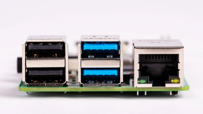 Rock Pi 4C - mini PC z obsługą dwóch monitorów za 75 USD