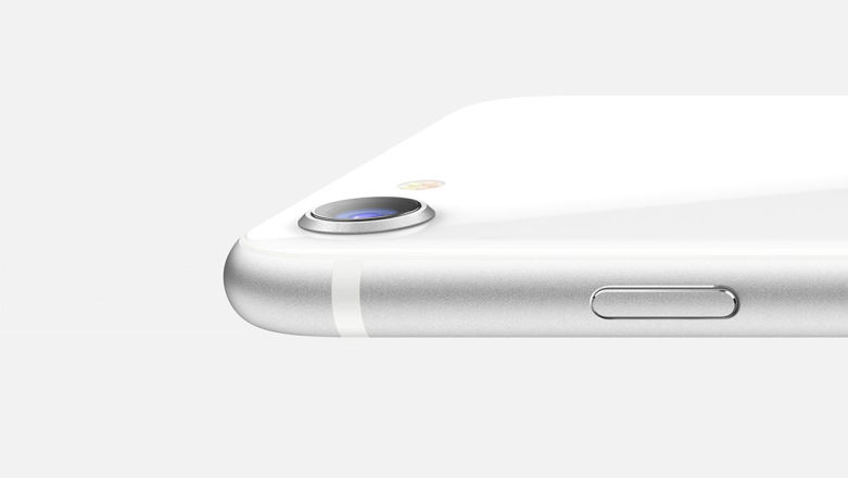 iPhone SE kontra iPhone 11. Ten pierwszy przegrywa starcie, ale głównie przez... wygląd
