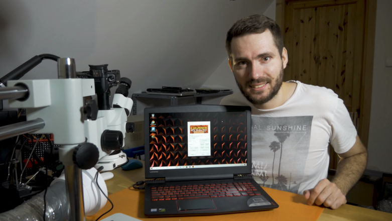 Czy z naprawy uszkodzonych laptopów można zrobić świetny kanał rozrywkowy? Rozmawiamy z mistrzem tej sztuki