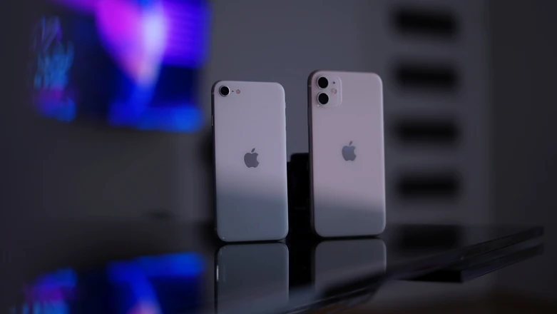 iPhone SE 2020 vs iPhone 11. Pojedynek smartfonów Apple. Którego wybrać?