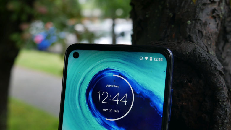 Recenzja Motorola Moto G8. Nowoczesny krok w tył