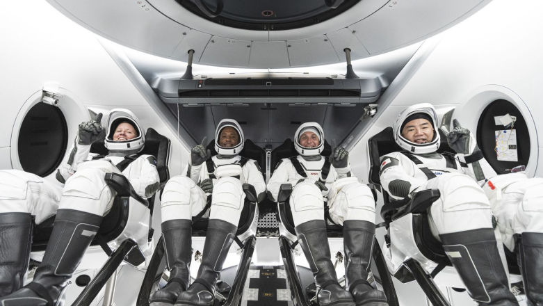 Misja Crew-1 poleci dopiero w październiku, NASA wini tłok na ISS