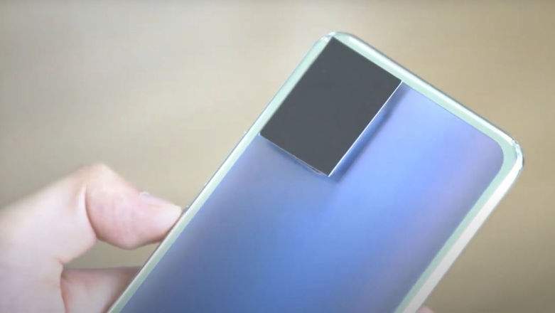 Ten smartfon ma obudowę która zmienia kolory po wciśnięciu przycisku