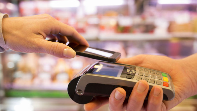 Google Pay i Apple Pay miały wykosić BLIKA. Jednak to polska usługa dalej rządzi
