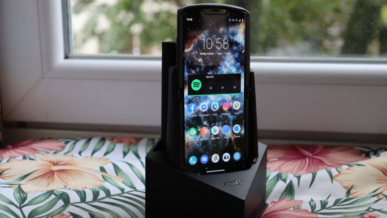 To najlepszy telefon, którego nigdy nie kupię - recenzja Motoroli RAZR 5G
