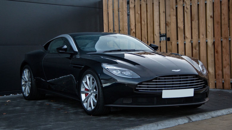 Aston Martin to Don Kichot czy William Wallace spalinowej motoryzacji?