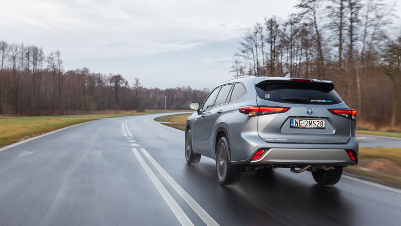 Toyota Highlander Hybrid AWD-i – oszczędnie i nowocześnie dla 7 osób. Pierwsza jazda próbna