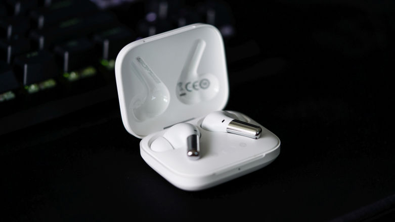 Wkładam do uszu i zapominam, że noszę słuchawki. Test OnePlus Buds Pro