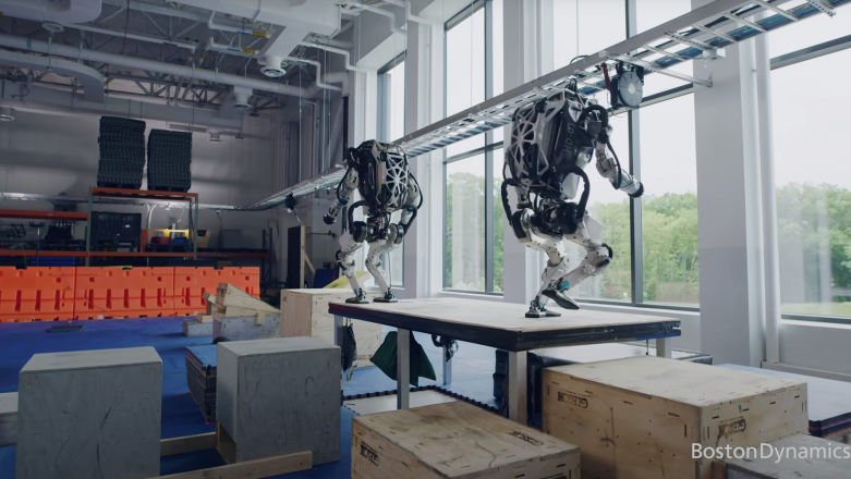 Atlas od Boston Dynamics potrafi coraz więcej, parkour to nie problem
