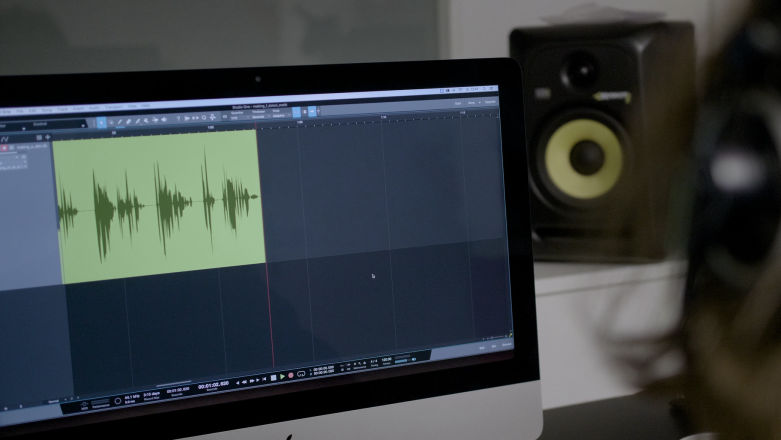 Jak się wydaje audiobooka? Rozmowa z Szymonem Adamusem