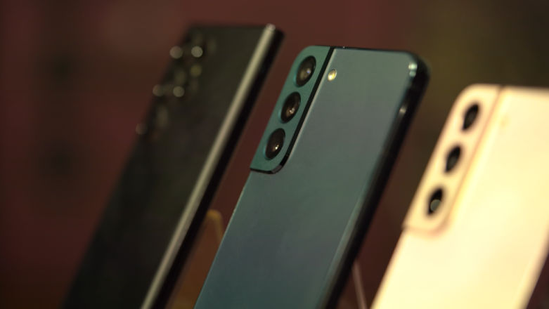 Seria Galaxy S22 jest świetna. Ale lepiej, żeby smartfon się nie zepsuł