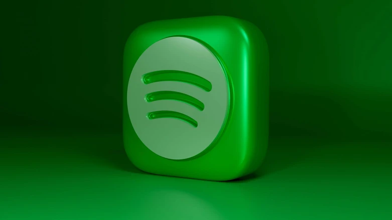 Kiedy Apple spoczywa na laurach, Spotify pompuje miliony w podcasty