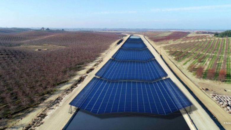 Farmy solarne budowane nad kanałami nawadniającymi będą walczyć z suszą