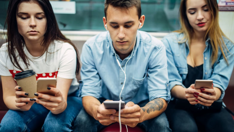 Najtańsze abonamenty vs oferty bez zobowiązań ze smartfonem Xiaomi Redmi 10