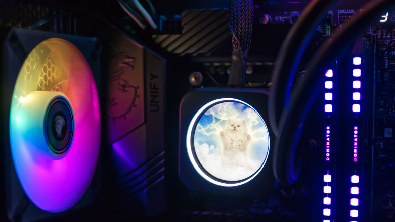 Recenzja Corsair iCUE H150i ELITE LCD. Chłodzi i wyświetla GIF-y z kotami na procesorze