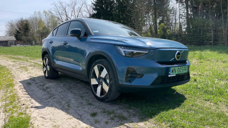 Volvo C40 Recharge to bardzo dziwny samochód. Jeździ się świetnie, ale…ten Android