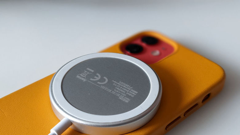 Bezprzewodowe ładowanie smartfonów czeka rewolucja. MagSafe dla każdego?