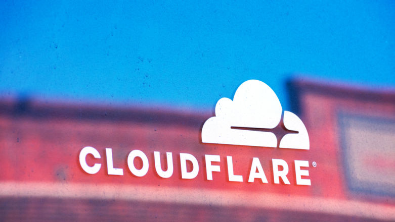 Cloudflare bezpieczną przystanią dla dezinformacji. Internauci domagają się zerwania współpracy z Kiwi Farms