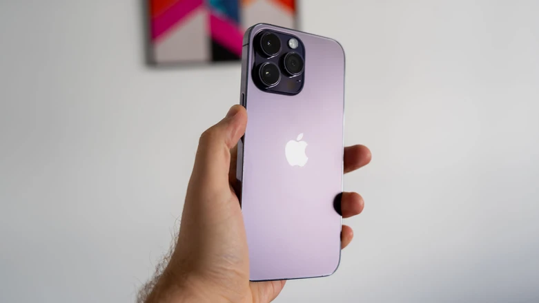 Apple przyznaje się do błędu. Problemy z ekranem w iPhone’ach 14 Pro to wina iOS