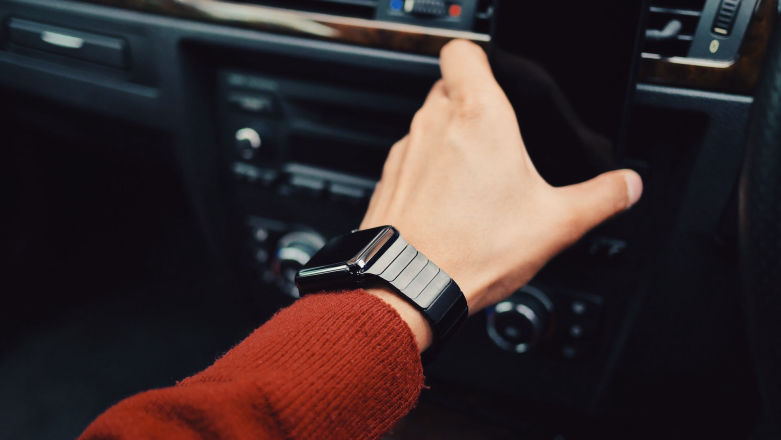 Smartwatch czy opaska. Czego oczekujemy od urządzenia, które nosimy na nadgarstku?