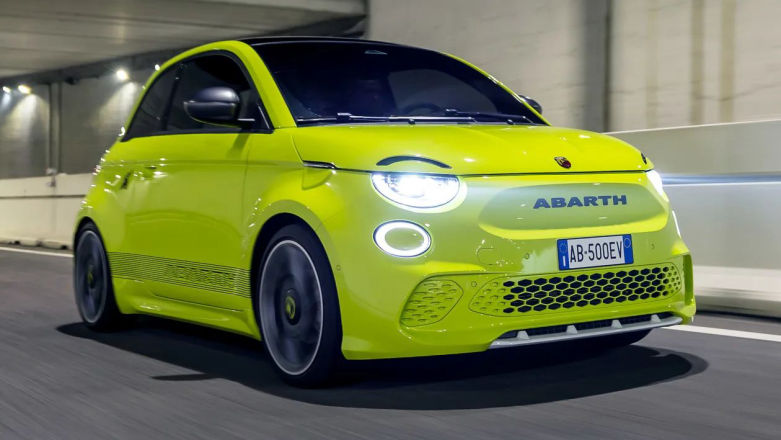 Mały, elektryczny hot-hatch z duszą - Abarth 500e nikomu się nie kłania