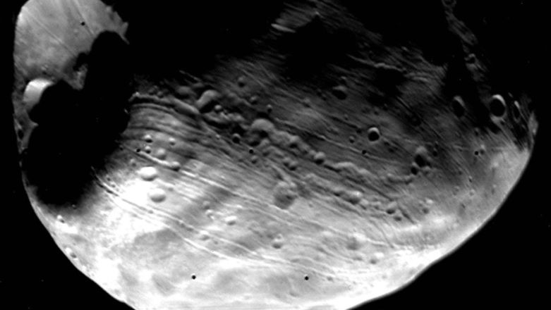 Moonfall na Marsie. Czy Fobos jest już rozrywany przez Czerwoną Planetę?