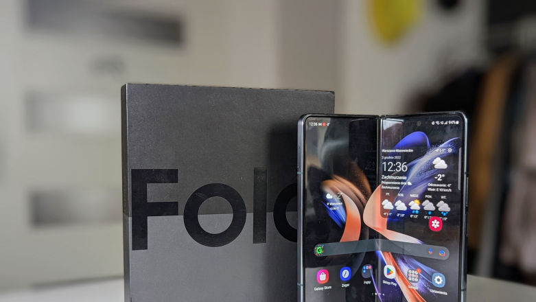 Galaxy Z Fold4. Twój cały, bezpieczny biznes w kieszeni