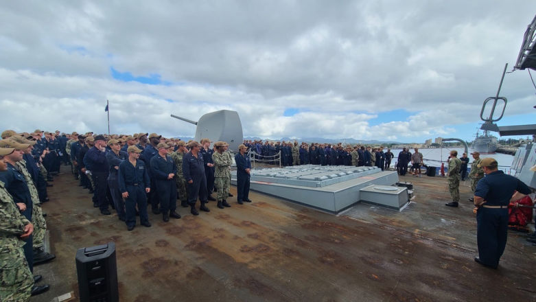 Okropnie zardzewiały pokład okrętu US Navy i social media to złe połączenie
