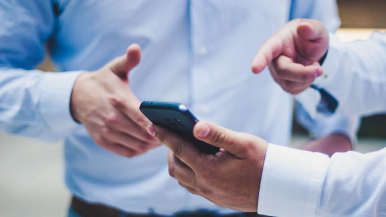 Producenci płaczą, Ty się cieszysz. Ogromny kłopot branży smartfonowej