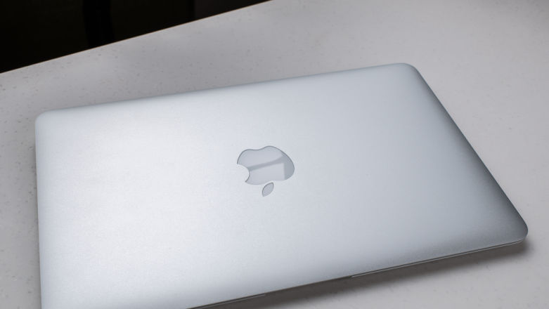 Kupujemy Macbooka w 2023 roku – wybierać z obecnej oferty, czy czekać na nowy czip?
