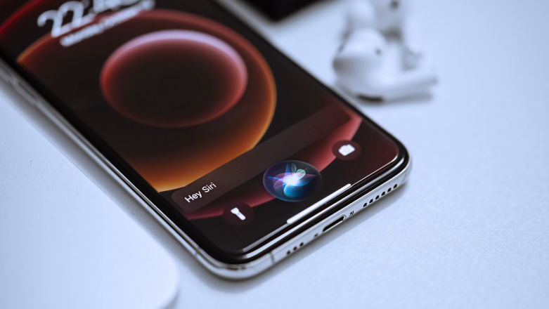 Dajmy już umrzeć Siri. Ona jest w Apple kompletnie niepotrzebna