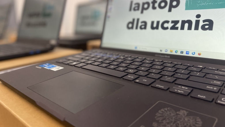 Tegoroczni czwartoklasiści mogą nie dostać laptopów. Wątpliwości nowego ministra