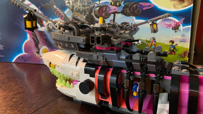 LEGO Kosmiczny Rekinokręt 71469 - recenzja. Pstrokaty i upiorny