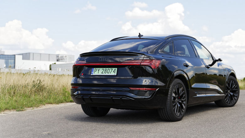 Czy Audi Q8 e-tron 55 jest rzeczywiście oszczędniejsze od Audi e-tron 55? Zasięg i zużycie energii.