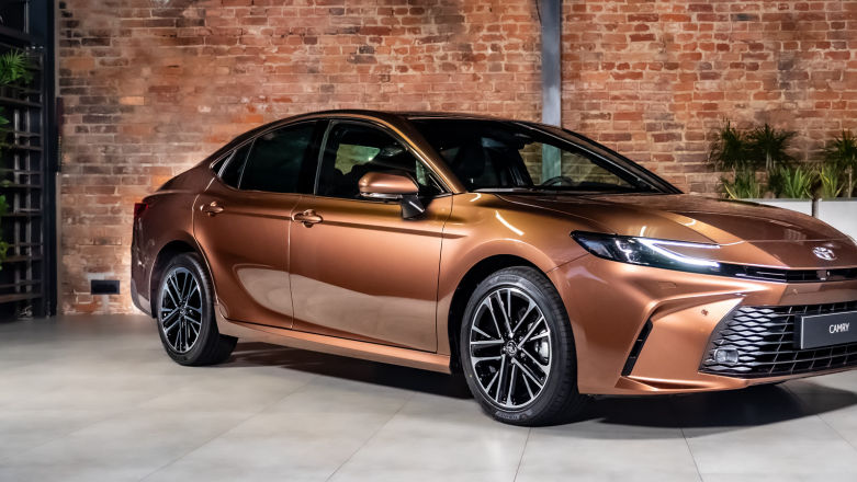 Nowa Toyota Camry już nie dla Europy Zachodniej. Mocniejsza i oszczędniejsza hybryda