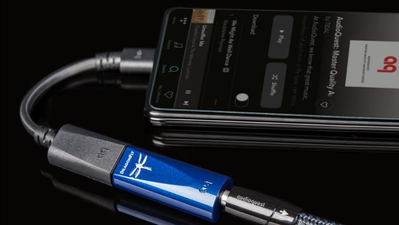 Jak zmienić smartfon w wysokiej klasy odtwarzacz muzyki? To niewielkie urządzenie robi ogromną różnicę