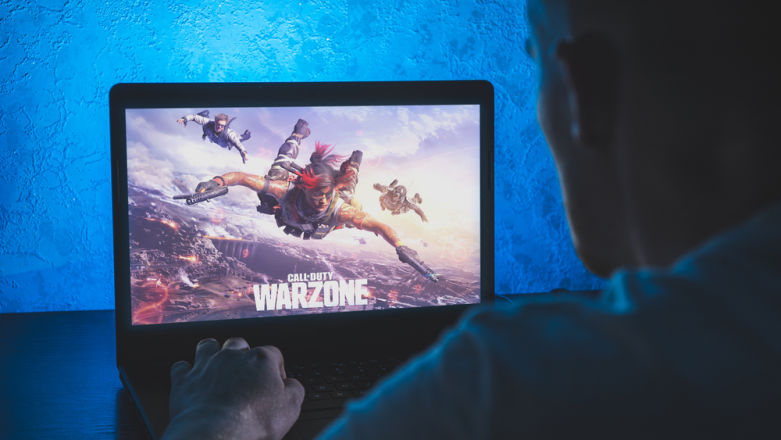 Oszust kpi sobie z graczy. „Osiągnięcia” transmituje na żywo