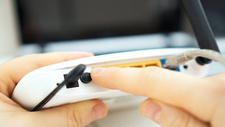 Jak połączyć się z Wi-Fi bez znajomości hasła? Wystarczy jeden przycisk na routerze