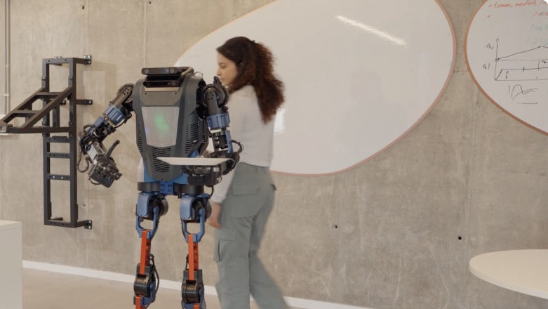Blaszany przyjaciel. Ten robot pomoże w domu i porozmawia z nami o problemach