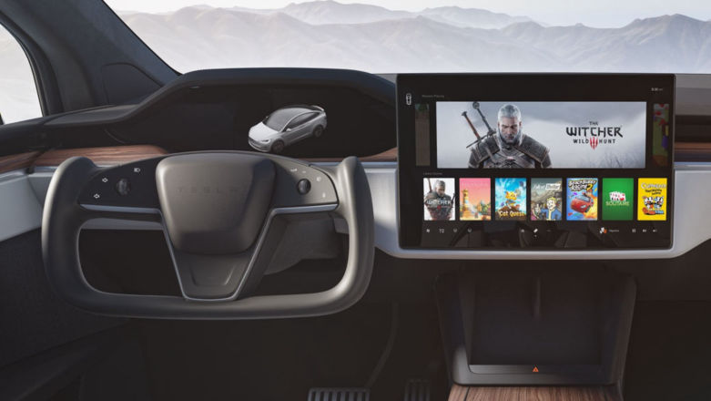 Tesla rezygnuje z popularnej funkcji. Już nie zagrasz w Wiedźmina